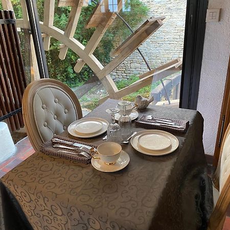 Le Vieux Moulin Bed & Breakfast Bouhet Bagian luar foto