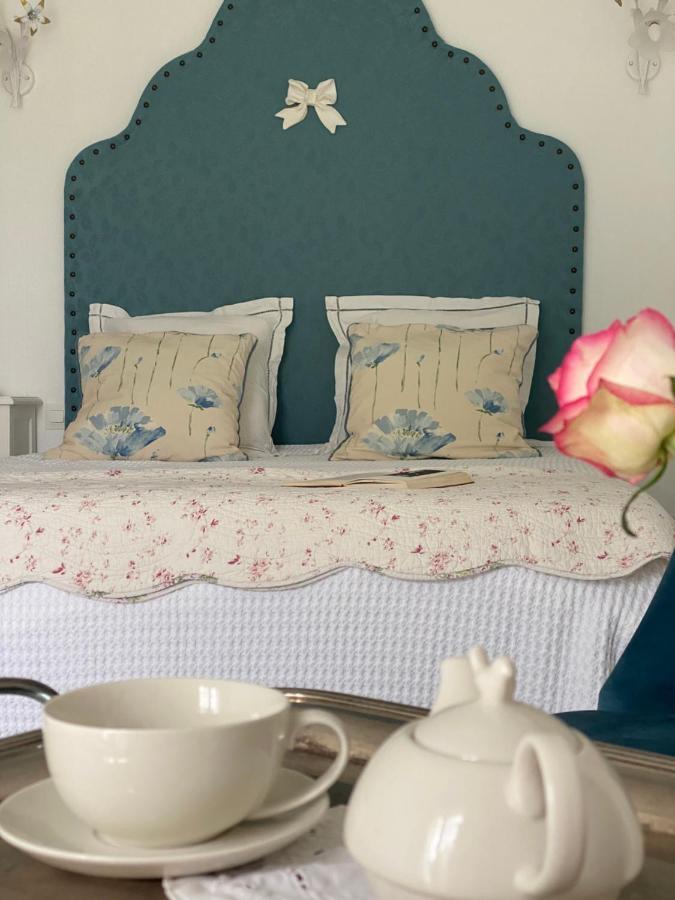 Le Vieux Moulin Bed & Breakfast Bouhet Bagian luar foto