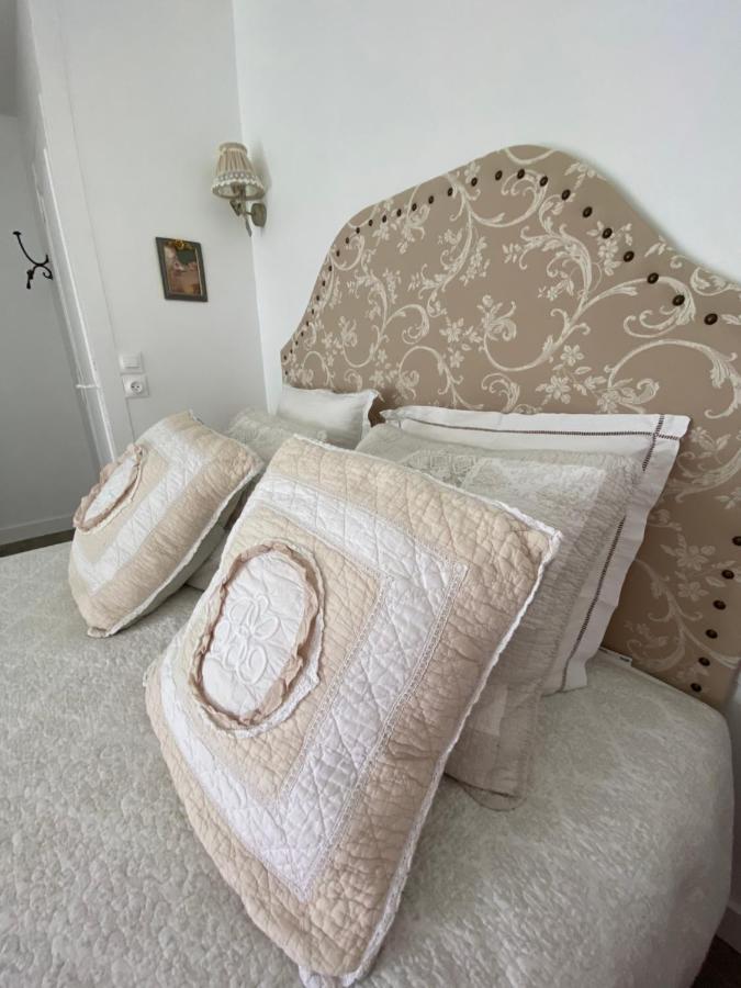 Le Vieux Moulin Bed & Breakfast Bouhet Bagian luar foto