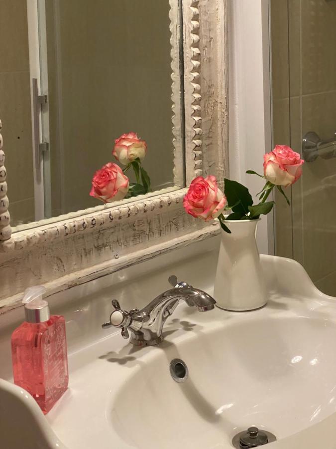 Le Vieux Moulin Bed & Breakfast Bouhet Bagian luar foto