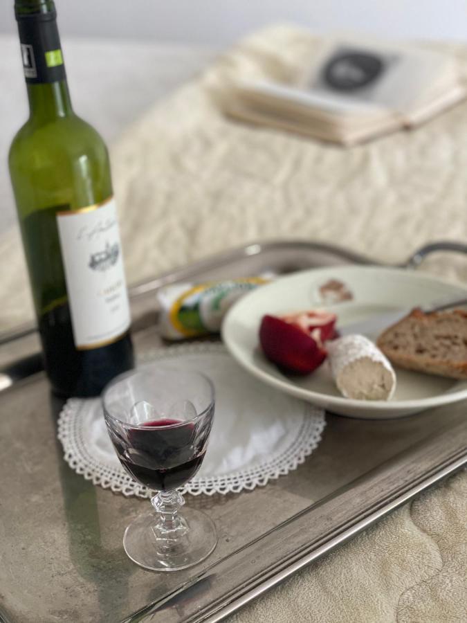 Le Vieux Moulin Bed & Breakfast Bouhet Bagian luar foto