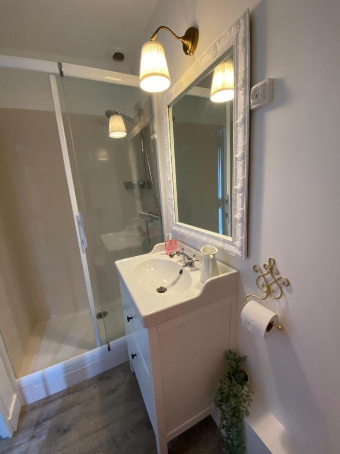 Le Vieux Moulin Bed & Breakfast Bouhet Bagian luar foto