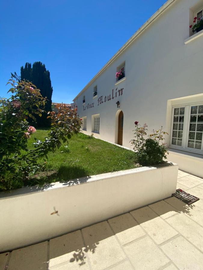 Le Vieux Moulin Bed & Breakfast Bouhet Bagian luar foto