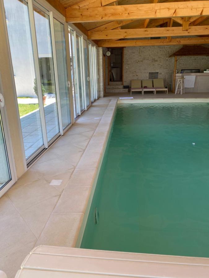 Le Vieux Moulin Bed & Breakfast Bouhet Bagian luar foto